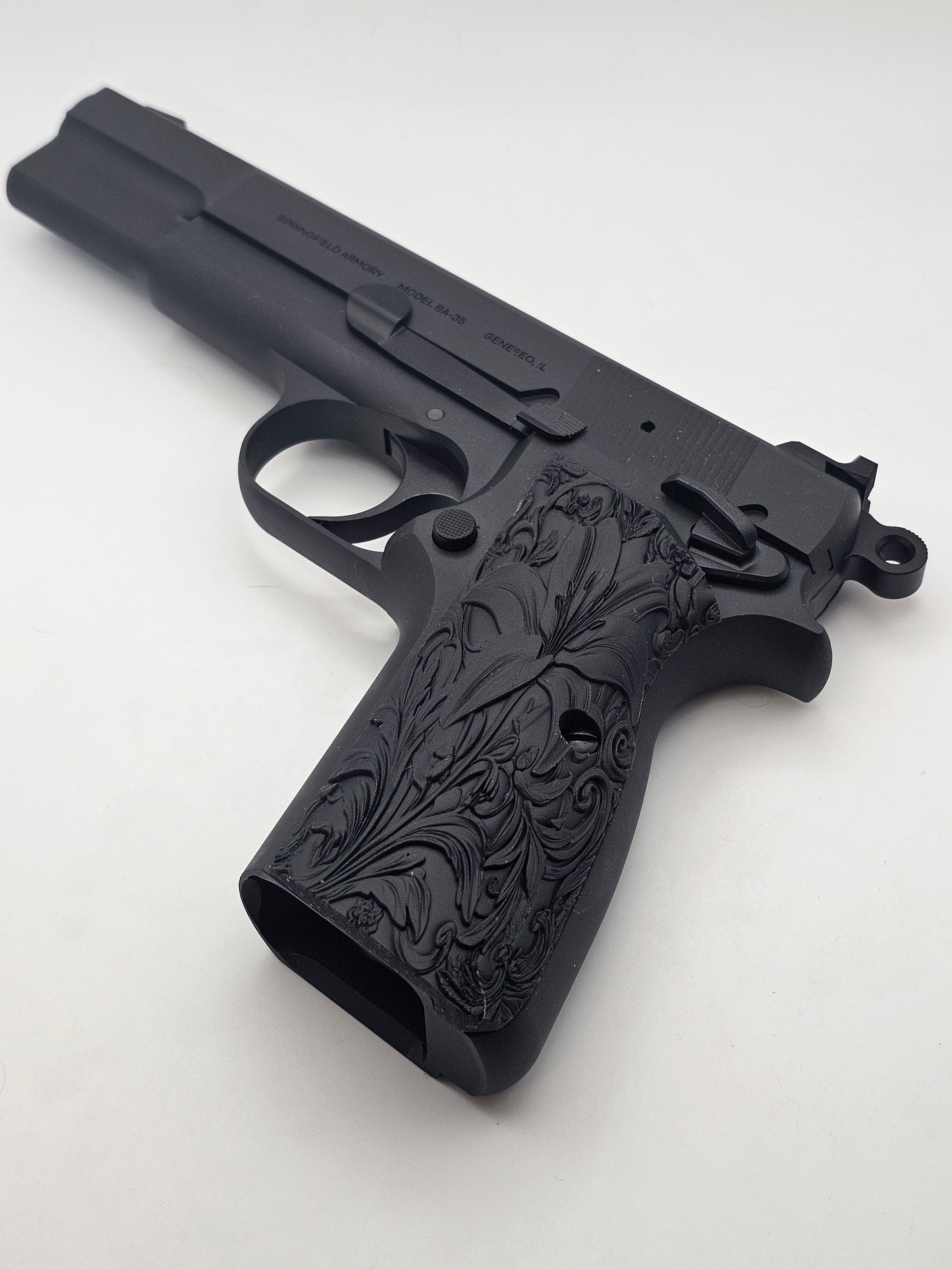 Hi-Power / SA-35 / MC P35 Grips - Lilly