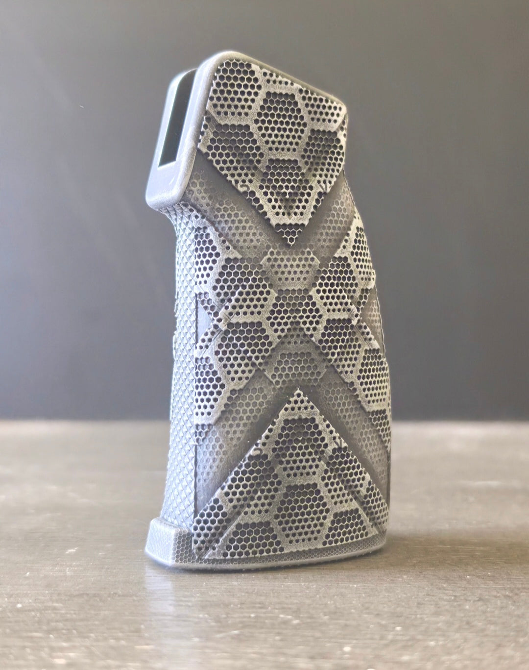 AR Vertical Grip Grid LTD